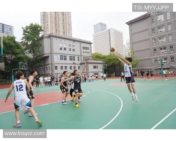 南京篮球队在城市联赛中以69分稳居积分榜首位展现强劲实力