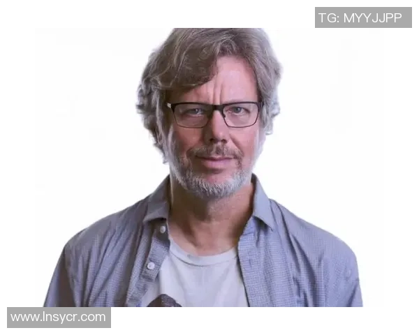 巴西足球明星的退休生活与传奇回忆分享