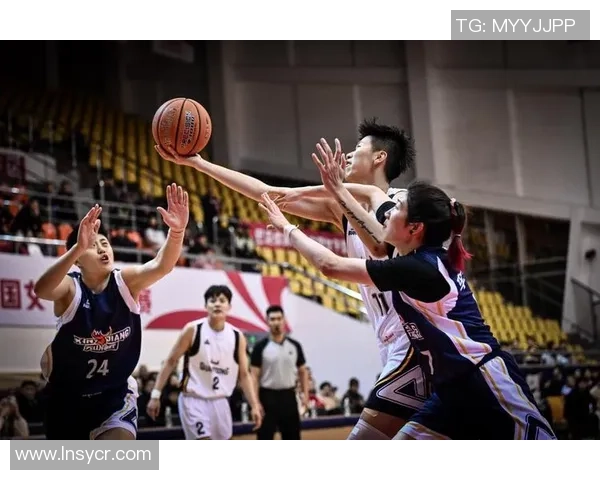 赛后分析:上海篮球队与广州篮球队的速度对决全景回顾 赛后分析:上海篮球队与广州篮球队的速度对决全景回顾