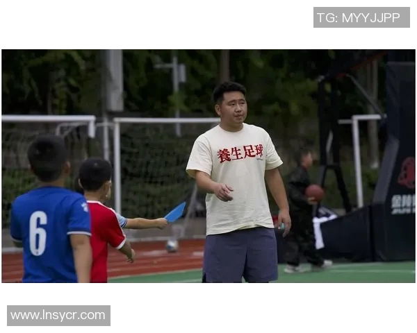 足球明星身上的伤疤故事与图案解析揭秘他们不为人知的奋斗历程